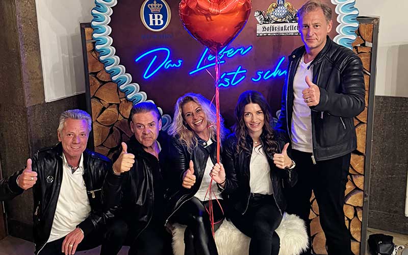 Feier das Leben: Eine Nacht voller Freude und Nächstenliebe
